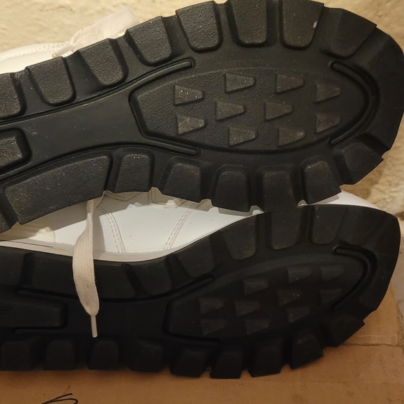 New balance - Picture 4 of 5